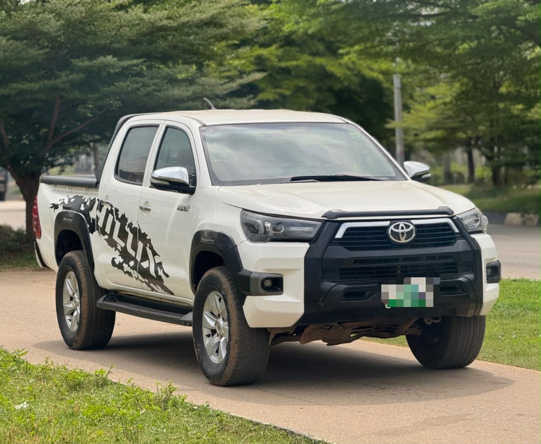 
								Extremely clean ‼️ 🔥Toyota Hilux 2010 model Manual Transmission untempered engine and gear buy nd drive nothing to fixed going for 13m only full									