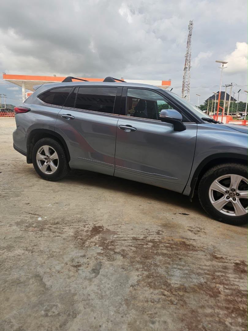 
								Distress sell at owner House Toyota Highlander 2023, money needed very fast with  duty 33m  Abuja full									
