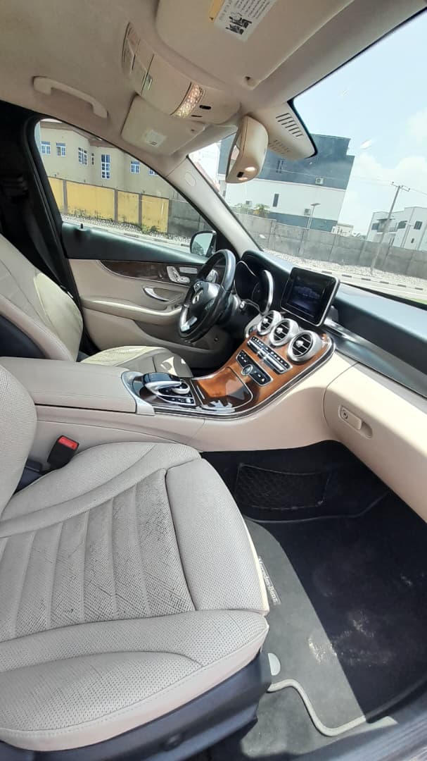 
								UNREGISTERED 2015 MERCEDES-BENZ C300 IN PRISTINE CONDITION KEYLESS ENTRY UNTAMPERED SYSTEM WITH PROPER DOCUMENTATION GOING FOR 17.5M ABUJA DEAL full									