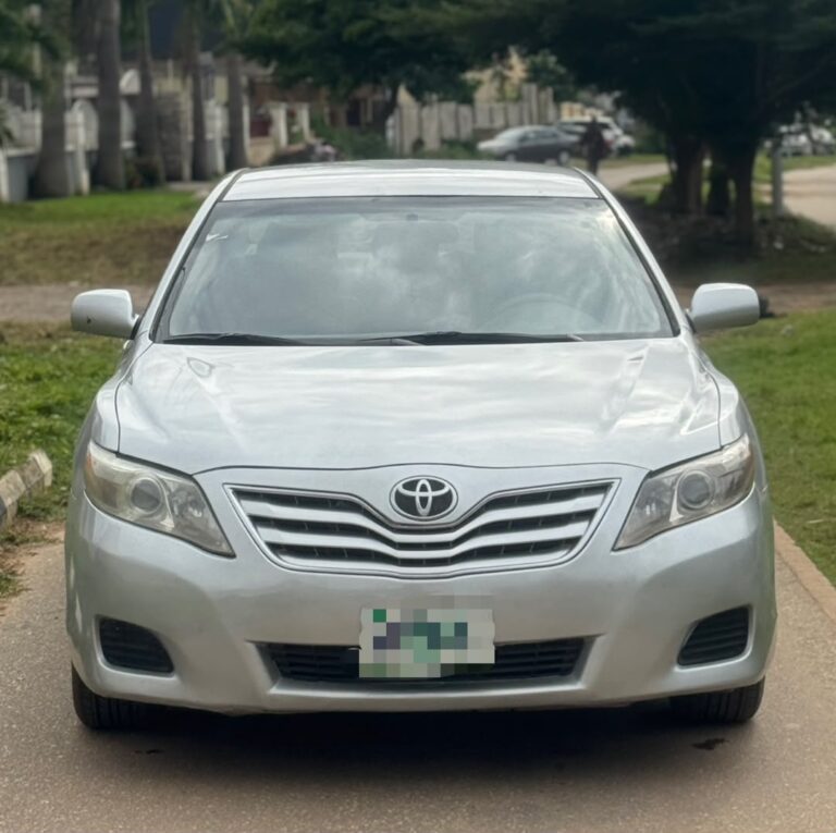 Distress sales ‼️🔥Extremely clean used 2011 model Toyota Camry Everything working perfectly going untempered engine Venza engine going for JUST 6.550