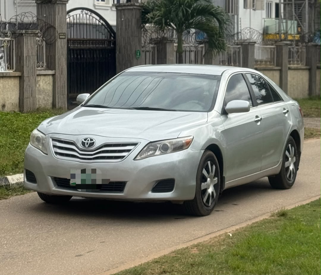 
								Distress sales ‼️🔥Extremely clean used 2011 model Toyota Camry Everything working perfectly going untempered engine Venza engine going for JUST 6.550 full									