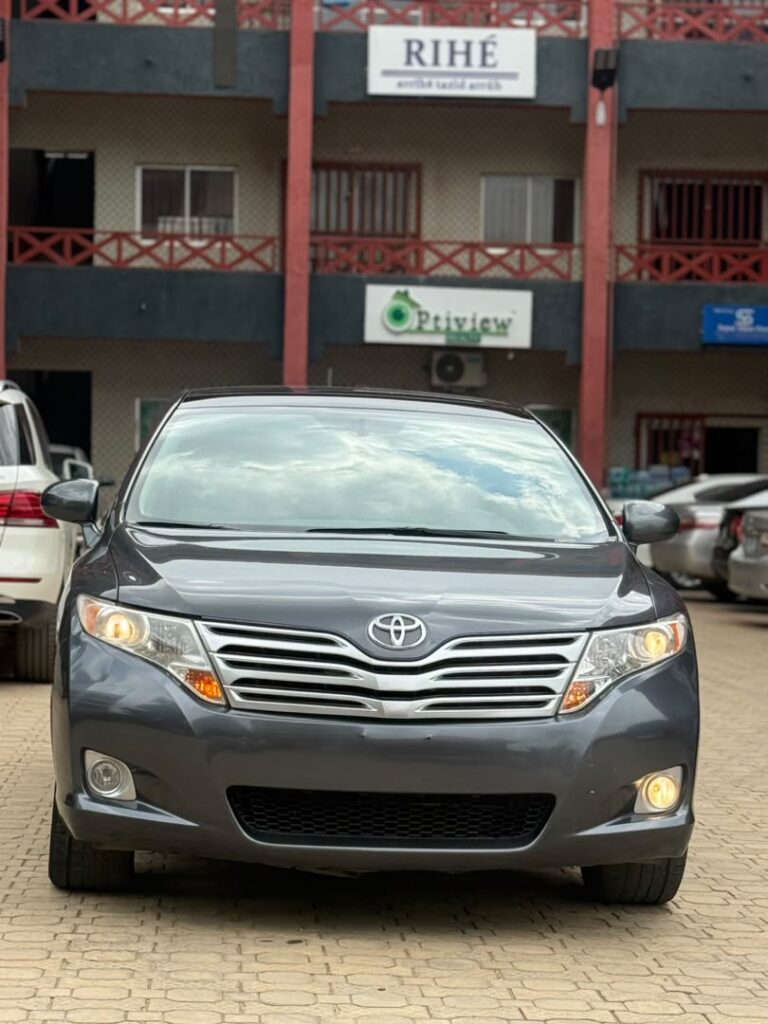 Distress Sell Foreign used Toyota Venza 2010 with double pano for just 16.5M Abuja