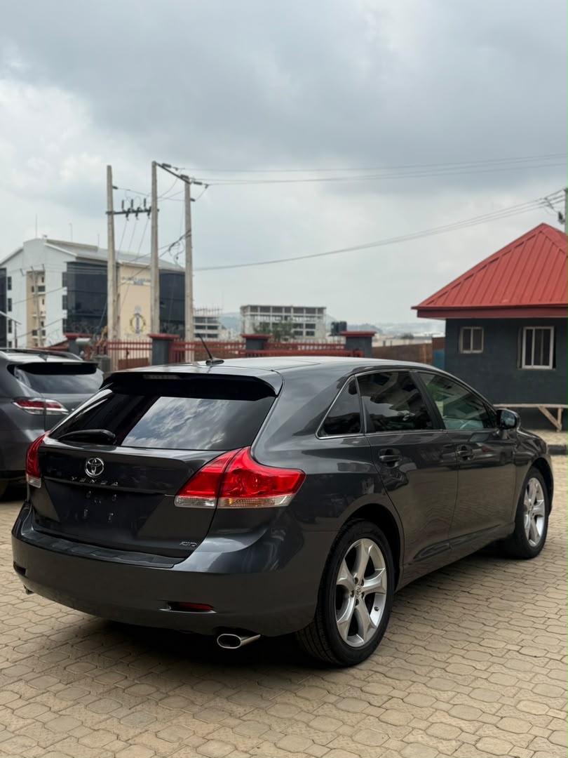 
								Distress Sell Foreign used Toyota Venza 2010 with double pano for just 16.5M Abuja full									