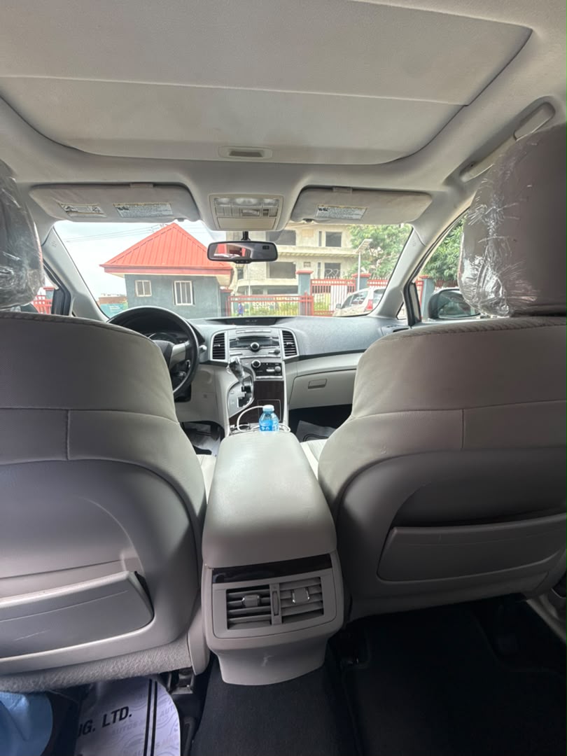 
								Distress Sell Foreign used Toyota Venza 2010 with double pano for just 16.5M Abuja full									
