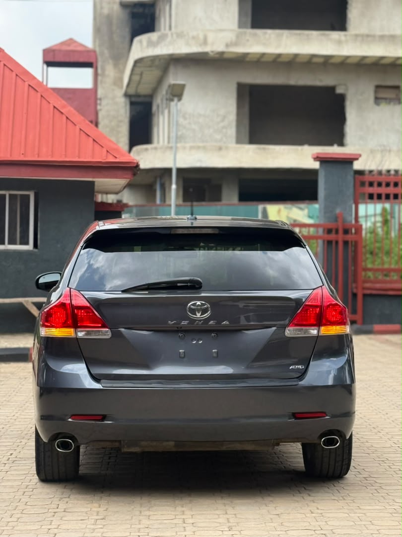 
								Distress Sell Foreign used Toyota Venza 2010 with double pano for just 16.5M Abuja full									