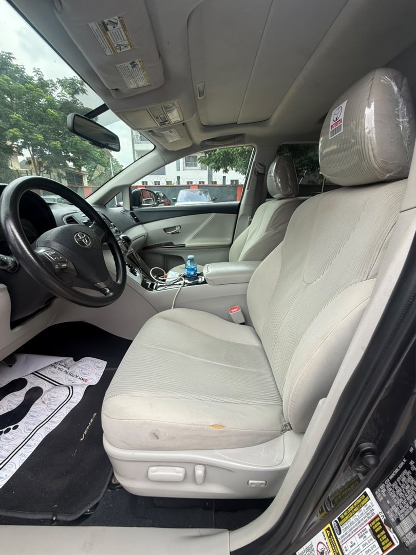 
								Distress Sell Foreign used Toyota Venza 2010 with double pano for just 16.5M Abuja full									