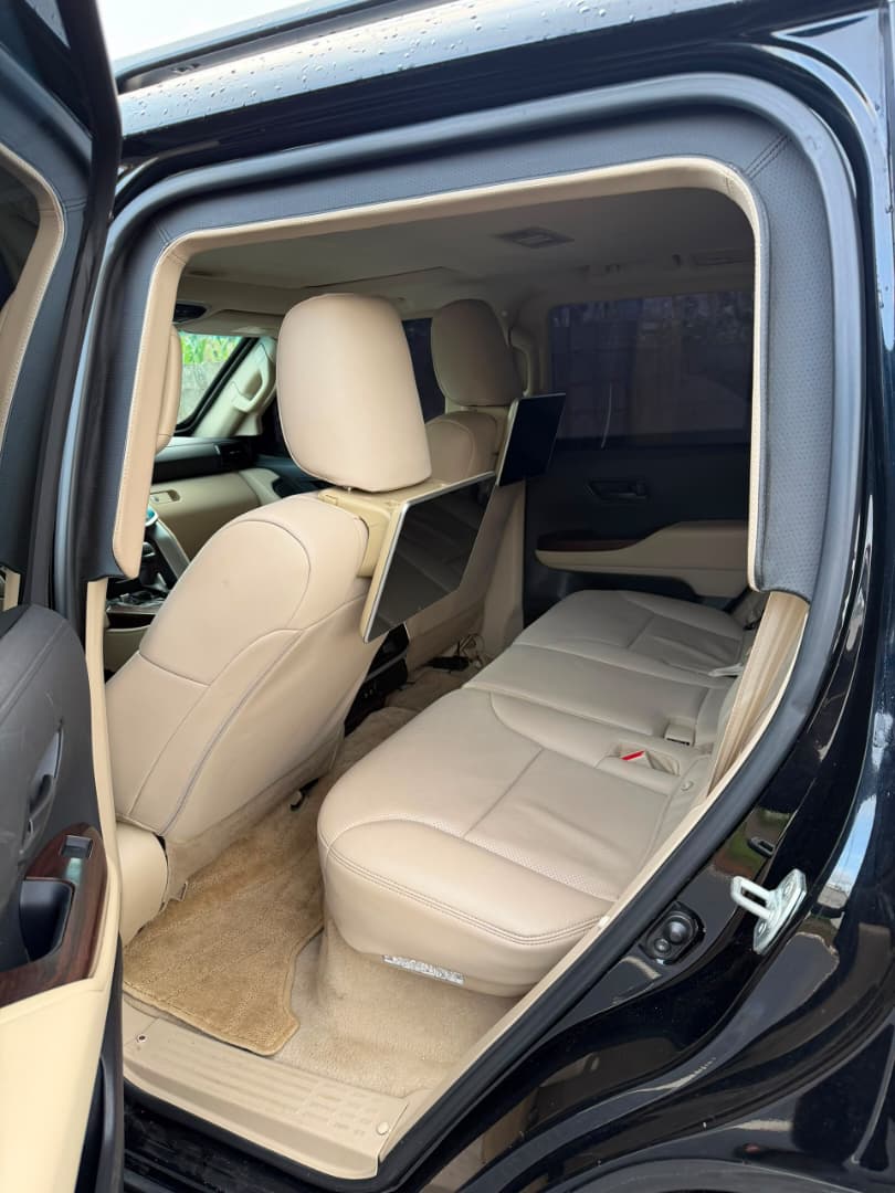 
								Toyota Land Cruiser BULLETPROOF 2022/2023 Model with papers  📍Pkrice N225m net Abuja deal full									