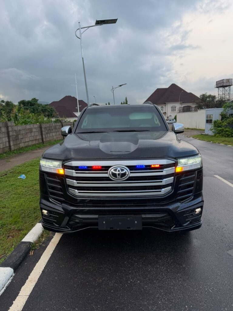 Toyota Land Cruiser BULLETPROOF 2022/2023 Model with papers  📍Pkrice N225m net Abuja deal