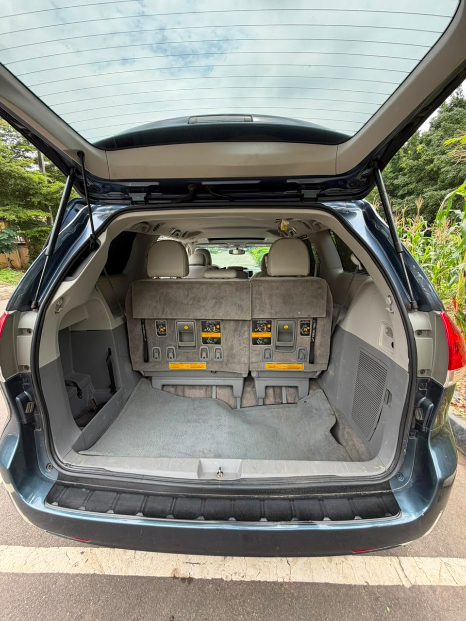 
								EXTREMELY CLEAN FOREIGN USED 2014 TOYOTA SIENNA XLE 🇺🇸  POWER DOORS ACTIVE ✅  2026 JUNE DUTY   PRICE: 15.5M   ABUJA DEAL📍  NATIONWIDE DELIVERY full									