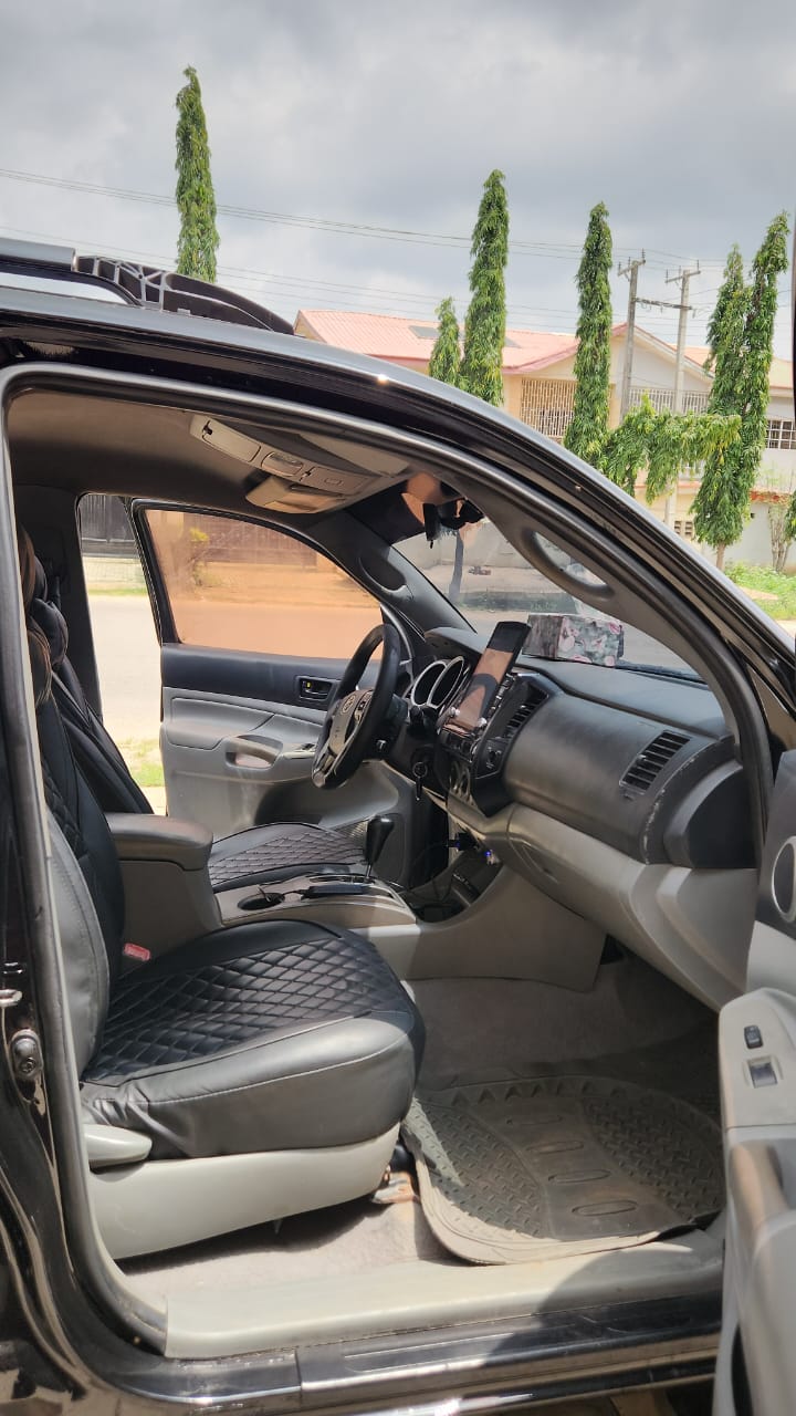 
								Carefully used 2010 Fully upgraded Toyota Tacoma available with me @15m*come with my Sambo Abuja full									