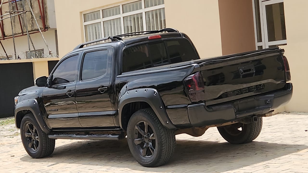 
								Carefully used 2010 Fully upgraded Toyota Tacoma available with me @15m*come with my Sambo Abuja full									