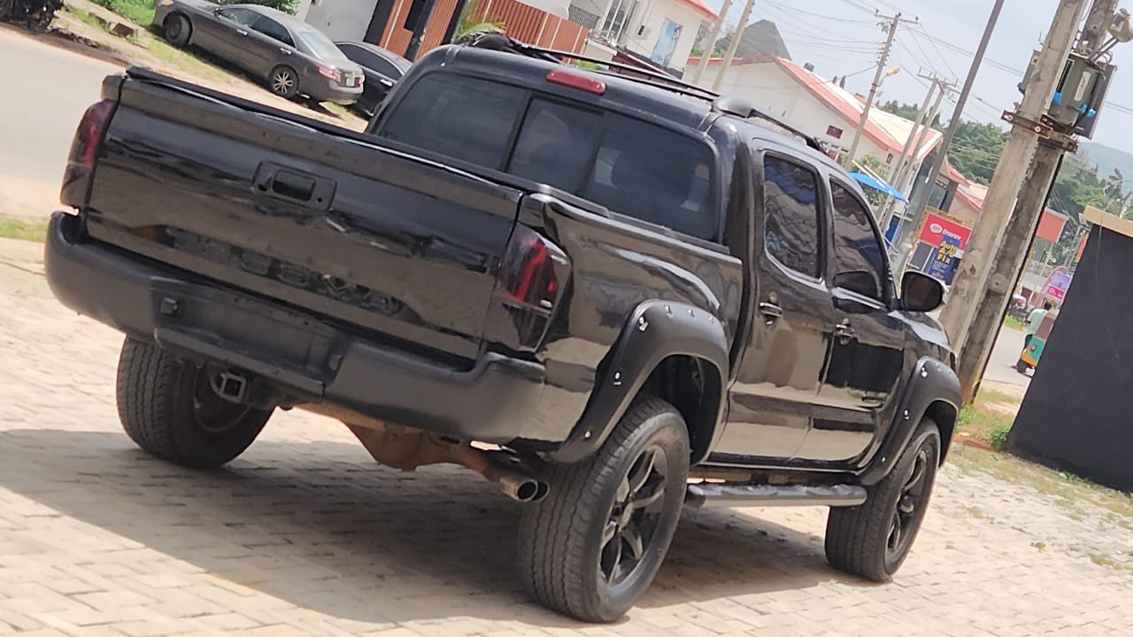 
								Carefully used 2010 Fully upgraded Toyota Tacoma available with me @15m*come with my Sambo Abuja full									