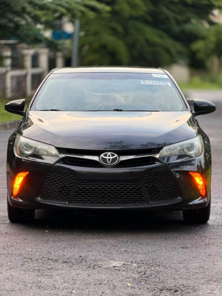 NEW ARRIVAL‼️ EXTREMELY CLEAN FOREIGN USED 2015MODEL TOYOTA CAMRY SE ORIGINAL DUTY BLACK ON BLACK 💰N15,500,000. ABUJA
