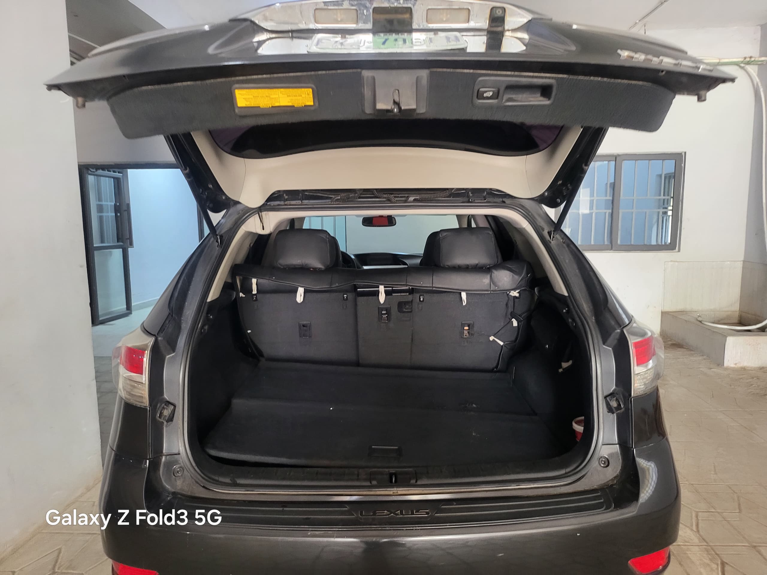 
								Distress distress distress very clean 2013 Lexus RX350 untermpered engine and gear price 14.5m full									