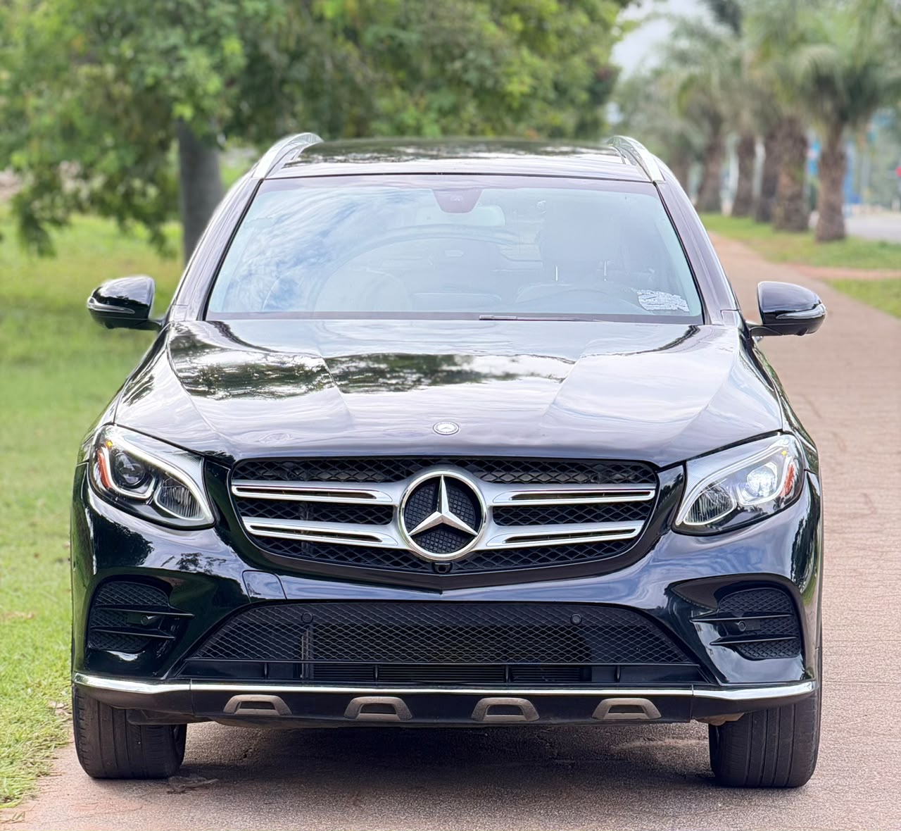 
								LUXURY MEET PERFORMANCE🚘  FOREIGN USED 2018 GLC300 BENZ-redefined, powerful and classy   PRICE; 37M OnLy💰   A perfect SUV for someone who wants comfort, presence and Mercedes-Benz quality. 🖤  AbuJa LoKaTioN full									