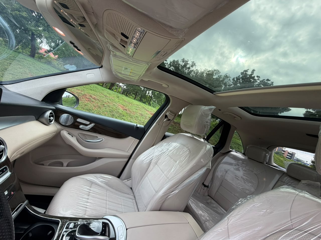 
								LUXURY MEET PERFORMANCE🚘  FOREIGN USED 2018 GLC300 BENZ-redefined, powerful and classy   PRICE; 37M OnLy💰   A perfect SUV for someone who wants comfort, presence and Mercedes-Benz quality. 🖤  AbuJa LoKaTioN full									