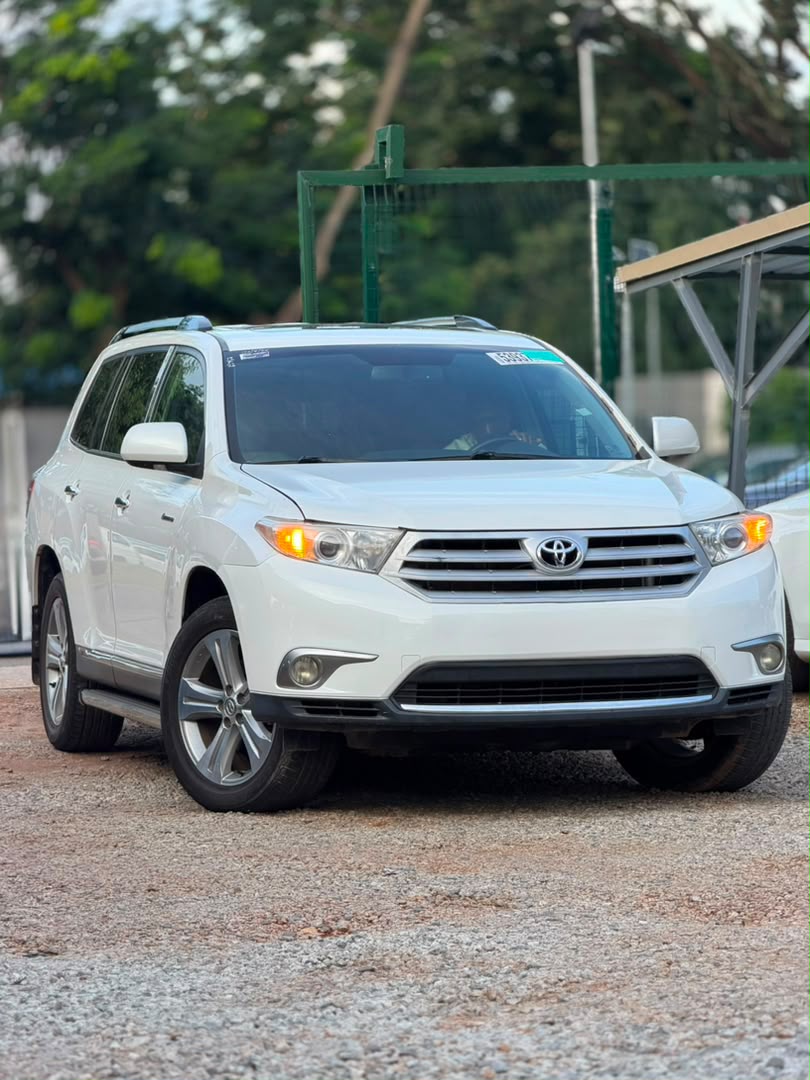 
								DEAL‼️ EXTREMELY CLEAN 2013 MODEL TOYOTA HIGHLANDER ORIGINAL DUTY BUY AND ENJOY 😉  💰N19,500,000. ABUJA full									