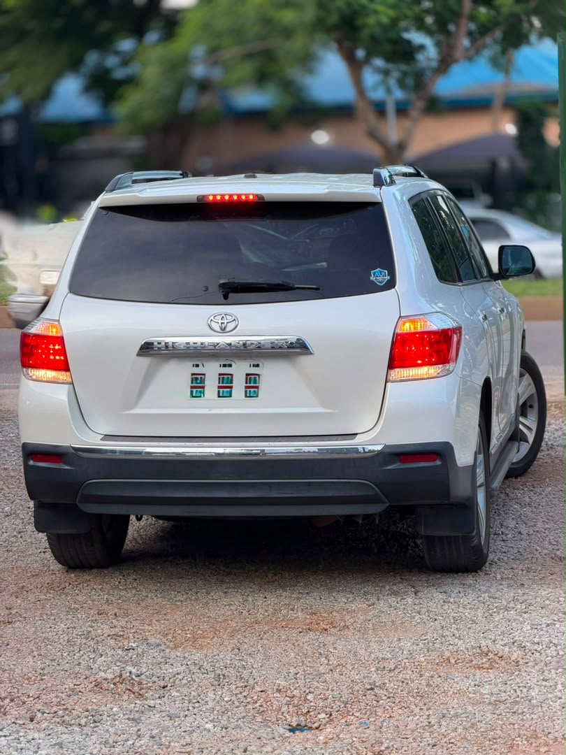
								DEAL‼️ EXTREMELY CLEAN 2013 MODEL TOYOTA HIGHLANDER ORIGINAL DUTY BUY AND ENJOY 😉  💰N19,500,000. ABUJA full									