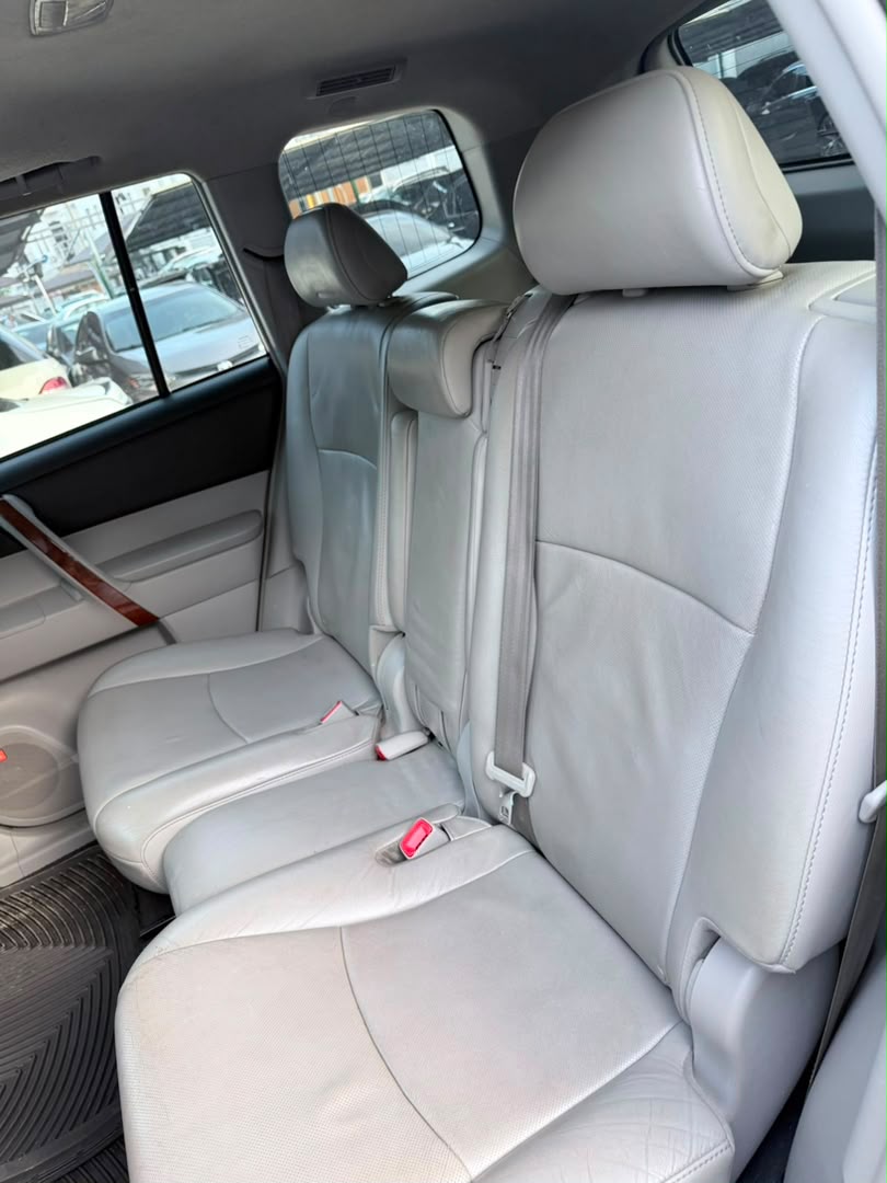 
								DEAL‼️ EXTREMELY CLEAN 2013 MODEL TOYOTA HIGHLANDER ORIGINAL DUTY BUY AND ENJOY 😉  💰N19,500,000. ABUJA full									