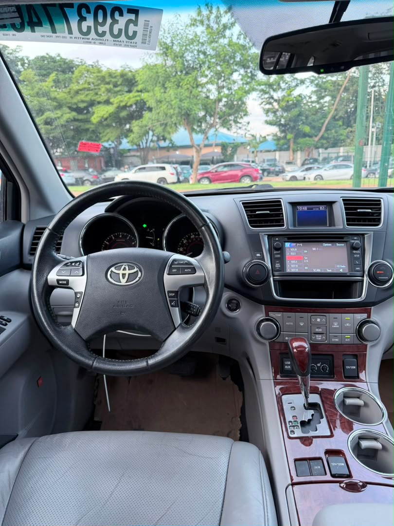 
								DEAL‼️ EXTREMELY CLEAN 2013 MODEL TOYOTA HIGHLANDER ORIGINAL DUTY BUY AND ENJOY 😉  💰N19,500,000. ABUJA full									