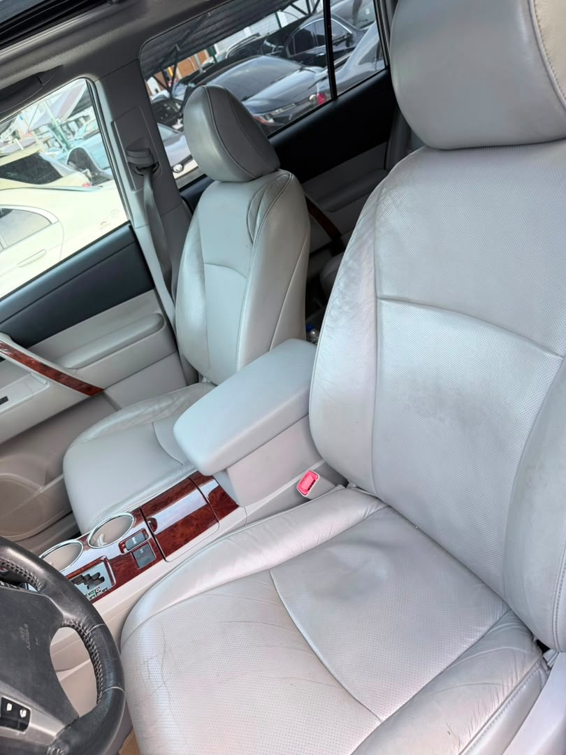 
								DEAL‼️ EXTREMELY CLEAN 2013 MODEL TOYOTA HIGHLANDER ORIGINAL DUTY BUY AND ENJOY 😉  💰N19,500,000. ABUJA full									