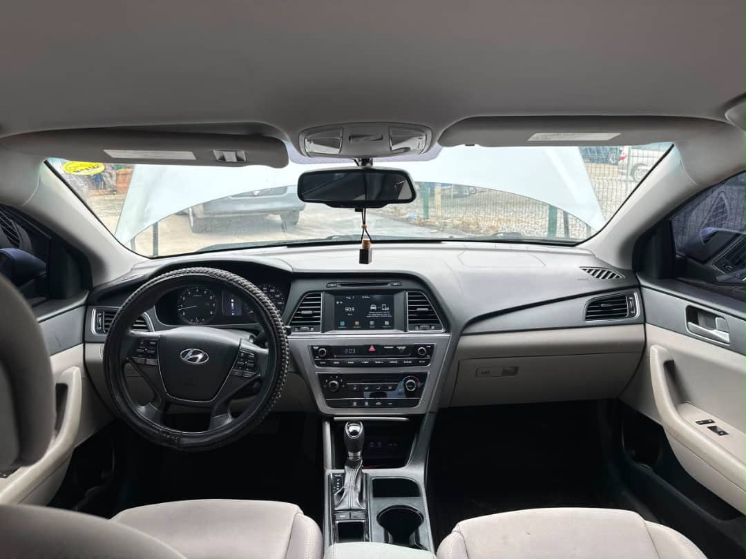 
								On Distress  Extremely clean used Hyundai sonata 2016 for 9.8m Abuja full									