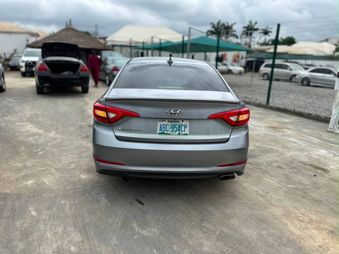 
								On Distress  Extremely clean used Hyundai sonata 2016 for 9.8m Abuja full									