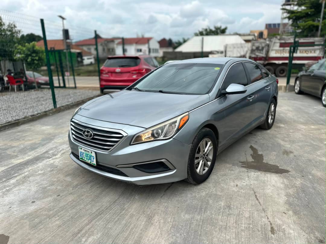 
								On Distress  Extremely clean used Hyundai sonata 2016 for 9.8m Abuja full									