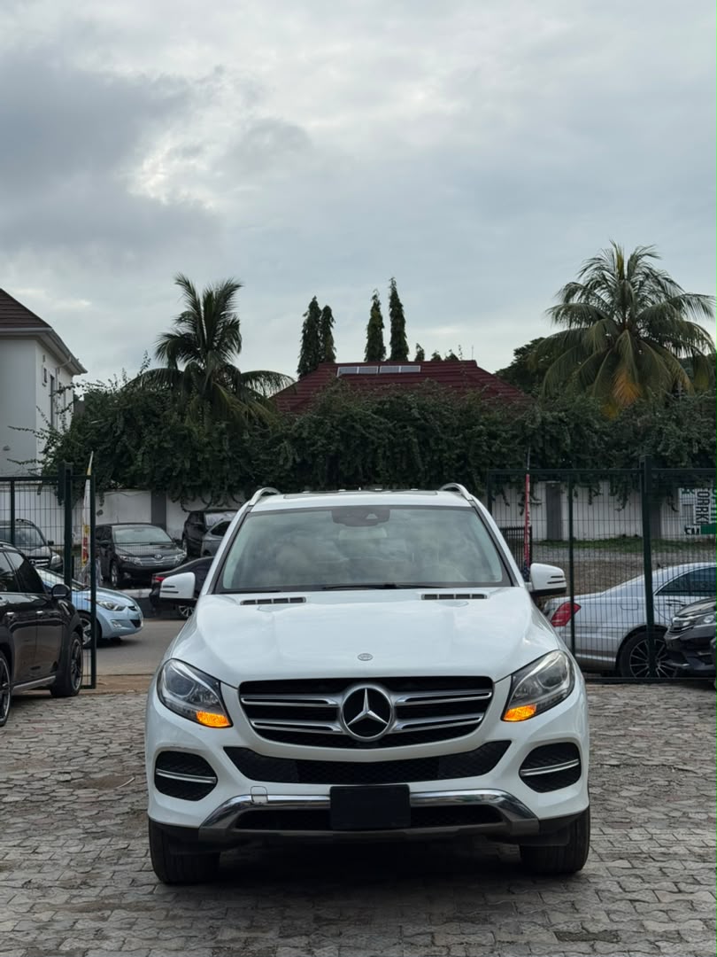 
								FEW MONTHS USED MERCEDES BENZ GLE350 2016.   Sunroof, push to start, everything working perfectly.   BUY AND DRIVE.   💰 23 M  📍Abuja  🚨 Hurry before SOLD! full									