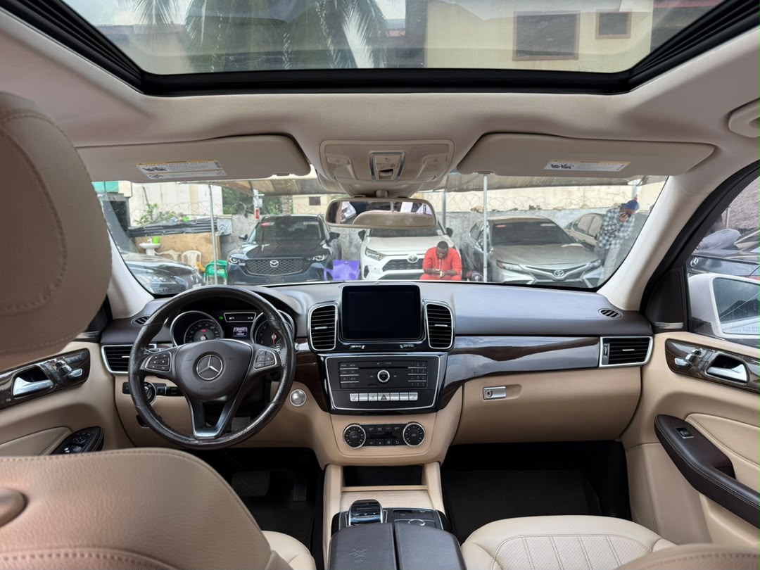 
								FEW MONTHS USED MERCEDES BENZ GLE350 2016.   Sunroof, push to start, everything working perfectly.   BUY AND DRIVE.   💰 23 M  📍Abuja  🚨 Hurry before SOLD! full									
