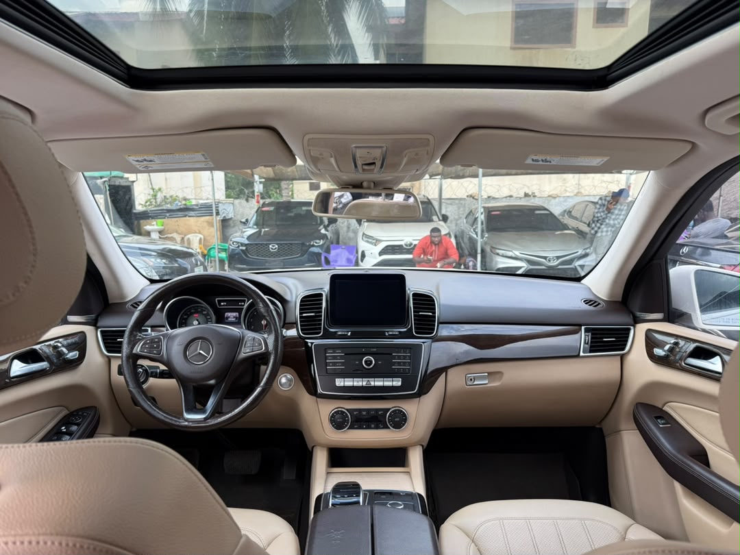 
								FEW MONTHS USED MERCEDES BENZ GLE350 2016.   Sunroof, push to start, everything working perfectly.   BUY AND DRIVE.   💰 23 M  📍Abuja  🚨 Hurry before SOLD! full									