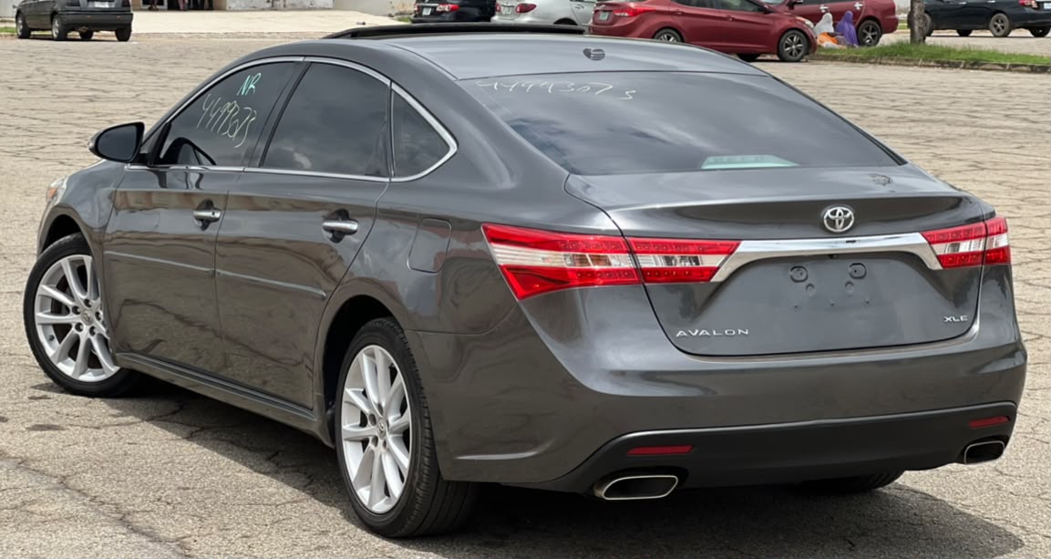 
								Distress sale!!!!! Foreign used Toyota Avalon XLE 2014 Accident free  July Duty Sunroof Price: ₦16.7m only DM or 📞 for inspection full									