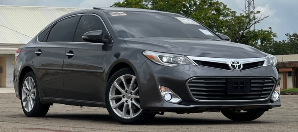 
								Distress sale!!!!! Foreign used Toyota Avalon XLE 2014 Accident free  July Duty Sunroof Price: ₦16.7m only DM or 📞 for inspection full									