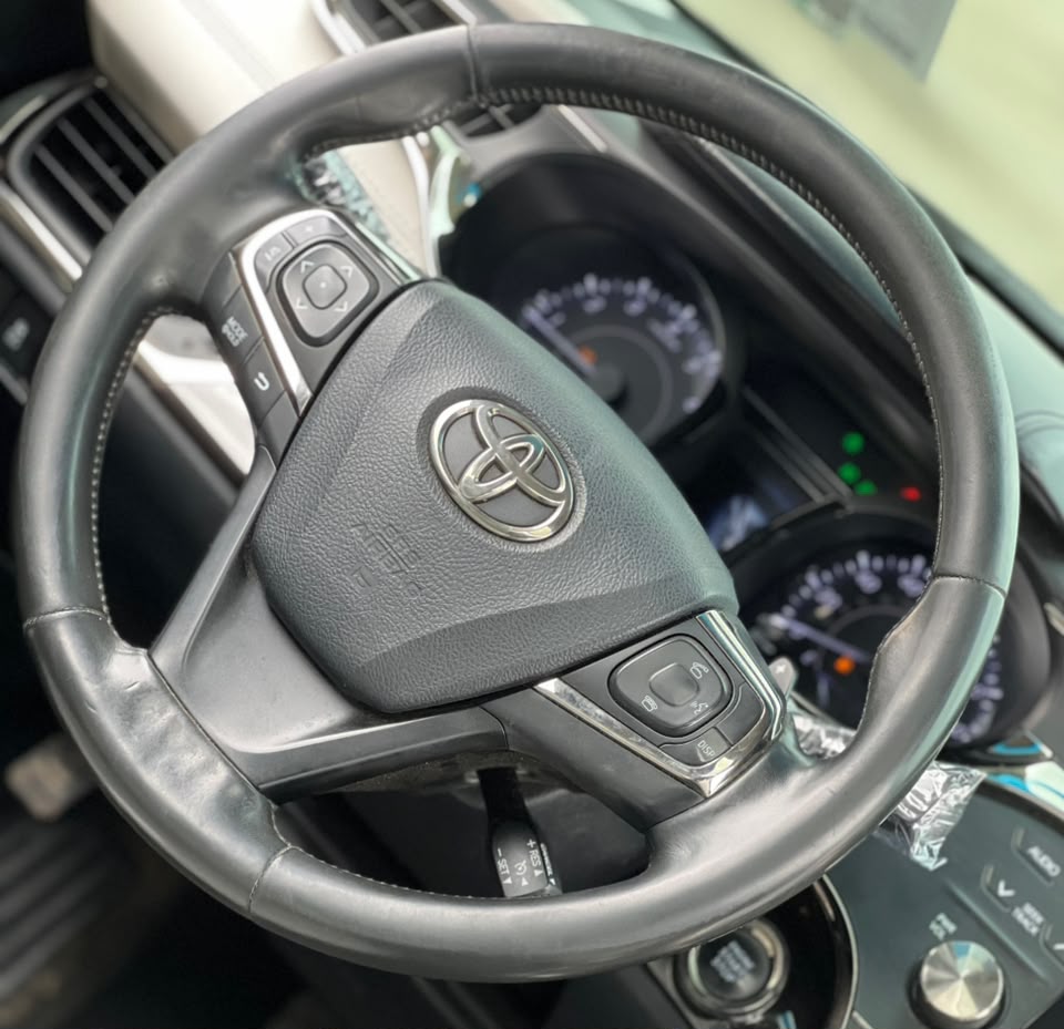 
								Distress sale!!!!! Foreign used Toyota Avalon XLE 2014 Accident free  July Duty Sunroof Price: ₦16.7m only DM or 📞 for inspection full									