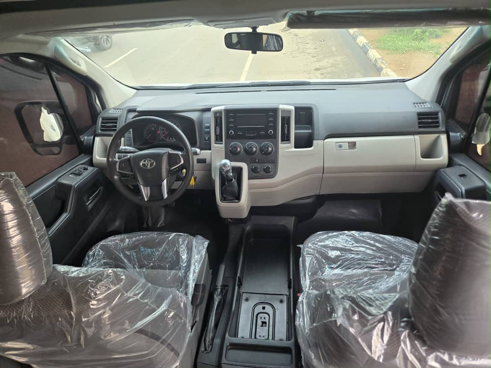 
								Hummer buss  2020 direct Belgium Abuja 70m full									
