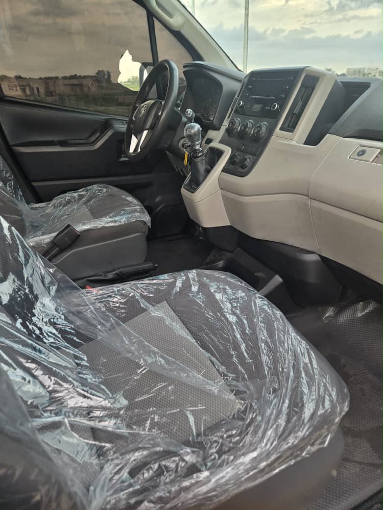 
								Hummer buss  2020 direct Belgium Abuja 70m full									