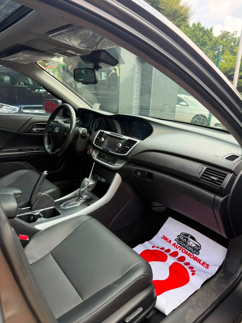 
								SHARPEST DEAL‼️ Call for inspection 📞 Extremely clean 2014 Model upgraded to 2017 Honda accord EXL Keyless entry, double screen with sunroof  UNTAMPERED 💯 💰N11.5M (slightly negotiable). Abuja full									