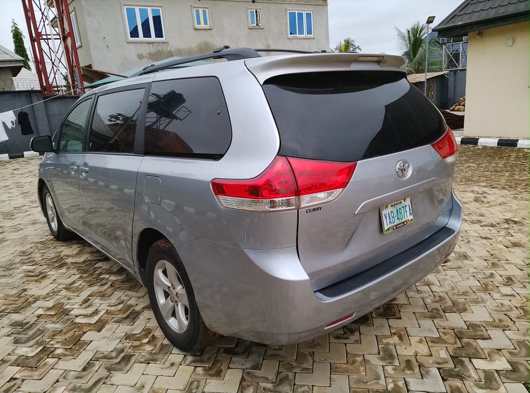 
								Distress few months used 2012 sienna  @11.5m Everything is working Location Abuja. a full									