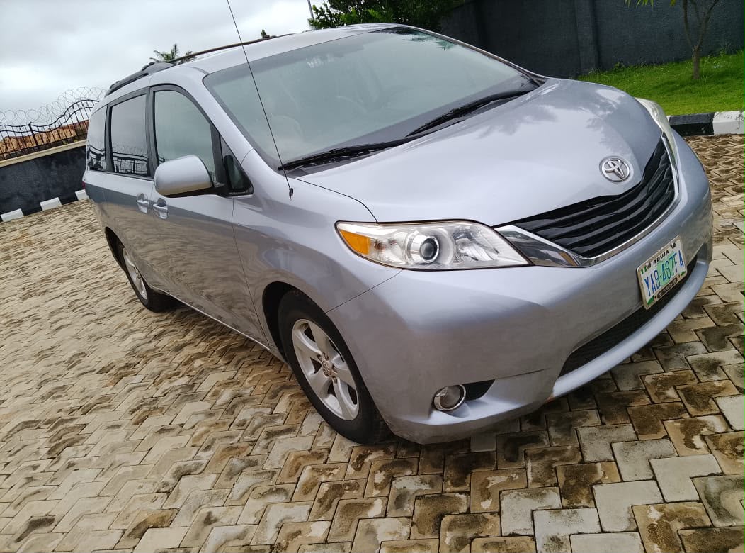 
								Distress few months used 2012 sienna  @11.5m Everything is working Location Abuja. a full									