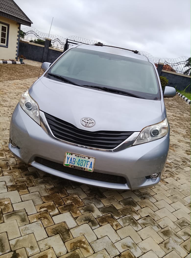 
								Distress few months used 2012 sienna  @11.5m Everything is working Location Abuja. a full									