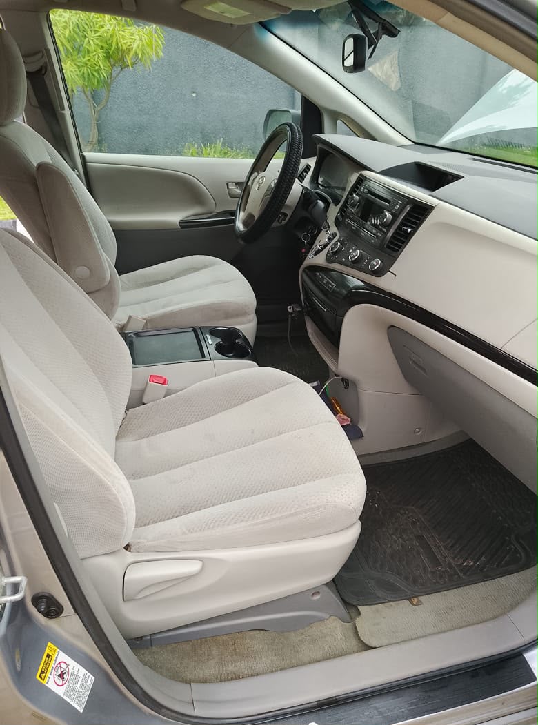
								Distress few months used 2012 sienna  @11.5m Everything is working Location Abuja. a full									