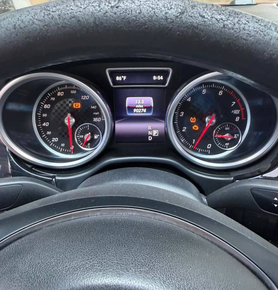 
								Distress Distress Distress 🔥🔥🔥🔥🔥🔥🔥🔥🔥 GLE 450 2017 model  Red on black interior  Going for just 34m  Abuja deal full									