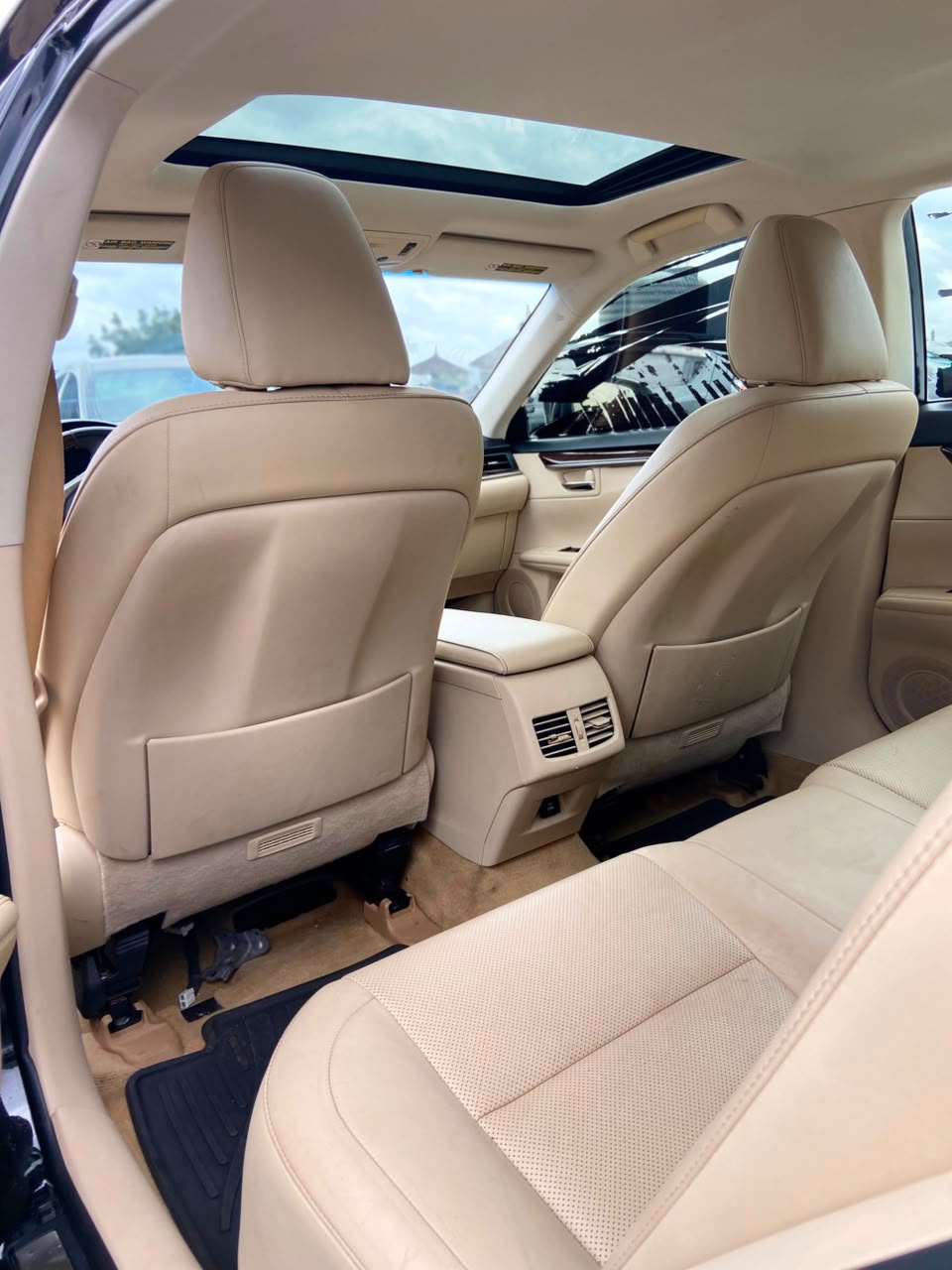 
								Direct Belgium 2015 ES350 Accident free Excellent condition 2026 duty  16.8m Abuja full									
