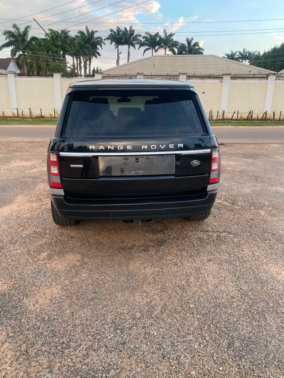 
								2015 RANGE ROVER AUTOBIOGRAPHY 🔥 Belgium Standard 🇧🇪 • Black Leather • Full Option  💰 ₦30M Asking 📍 Kaduna — Abuja delivery for serious buyer 🚨 full									