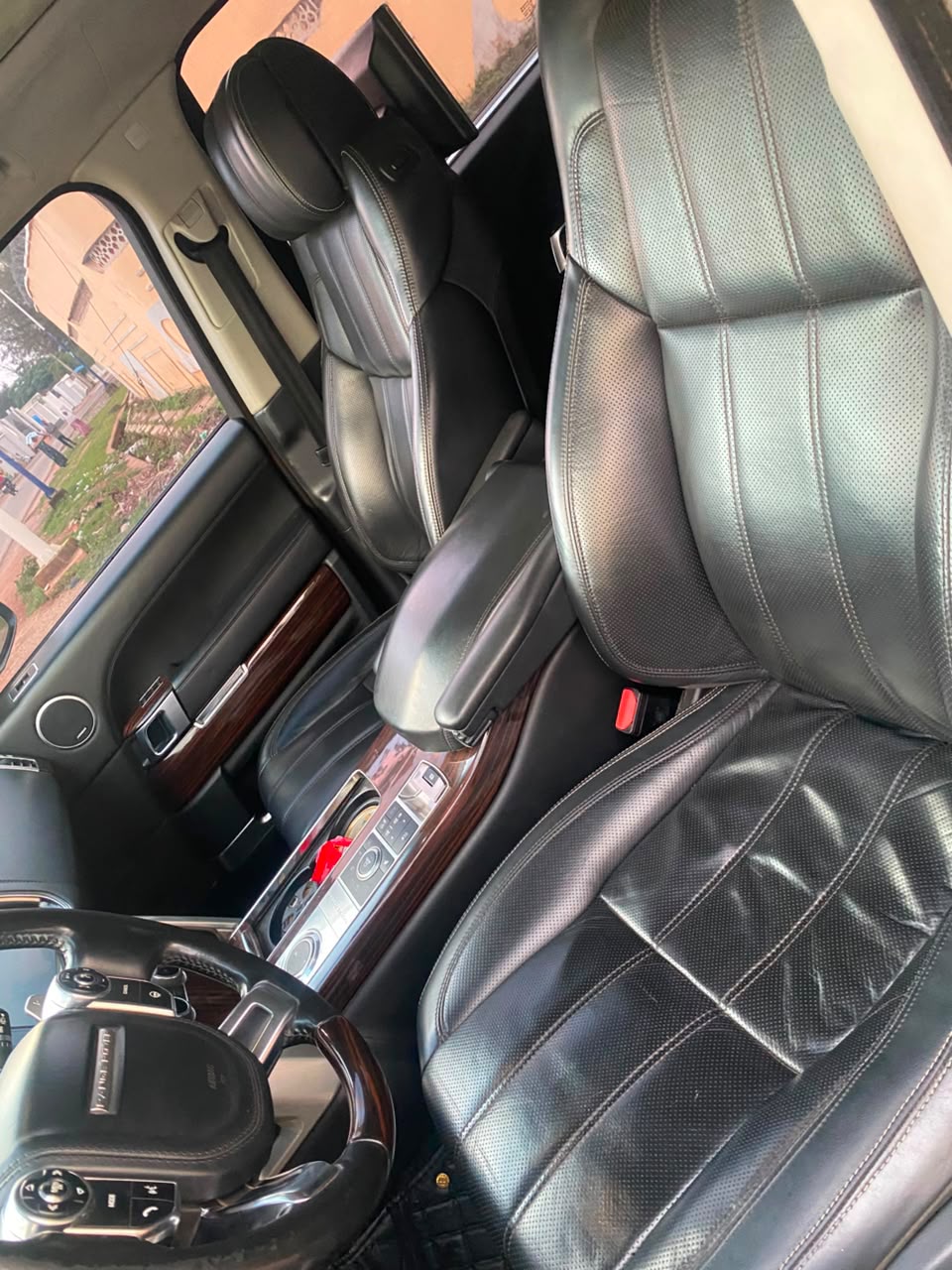 
								2015 RANGE ROVER AUTOBIOGRAPHY 🔥 Belgium Standard 🇧🇪 • Black Leather • Full Option  💰 ₦30M Asking 📍 Kaduna — Abuja delivery for serious buyer 🚨 full									
