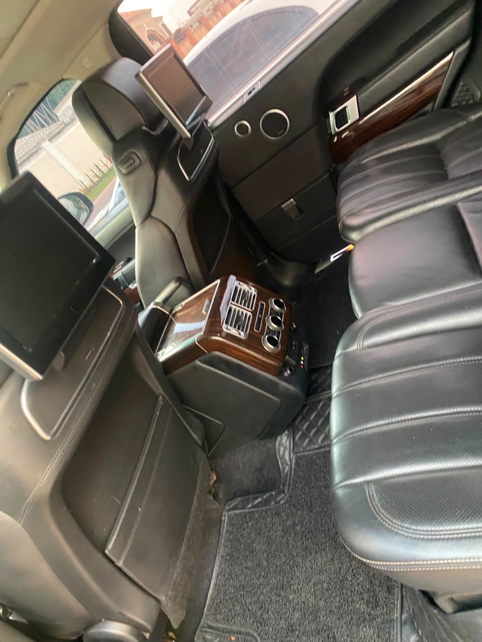 
								2015 RANGE ROVER AUTOBIOGRAPHY 🔥 Belgium Standard 🇧🇪 • Black Leather • Full Option  💰 ₦30M Asking 📍 Kaduna — Abuja delivery for serious buyer 🚨 full									