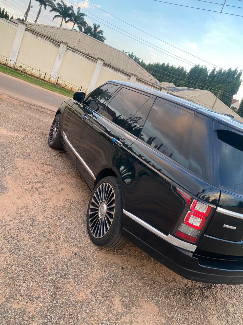 
								2015 RANGE ROVER AUTOBIOGRAPHY 🔥 Belgium Standard 🇧🇪 • Black Leather • Full Option  💰 ₦30M Asking 📍 Kaduna — Abuja delivery for serious buyer 🚨 full									