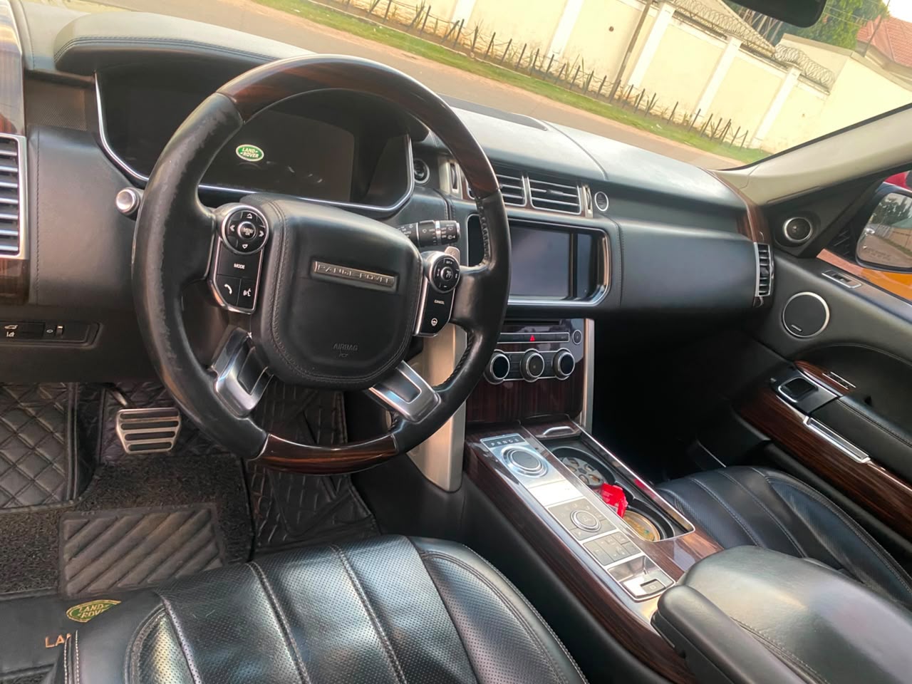 
								2015 RANGE ROVER AUTOBIOGRAPHY 🔥 Belgium Standard 🇧🇪 • Black Leather • Full Option  💰 ₦30M Asking 📍 Kaduna — Abuja delivery for serious buyer 🚨 full									
