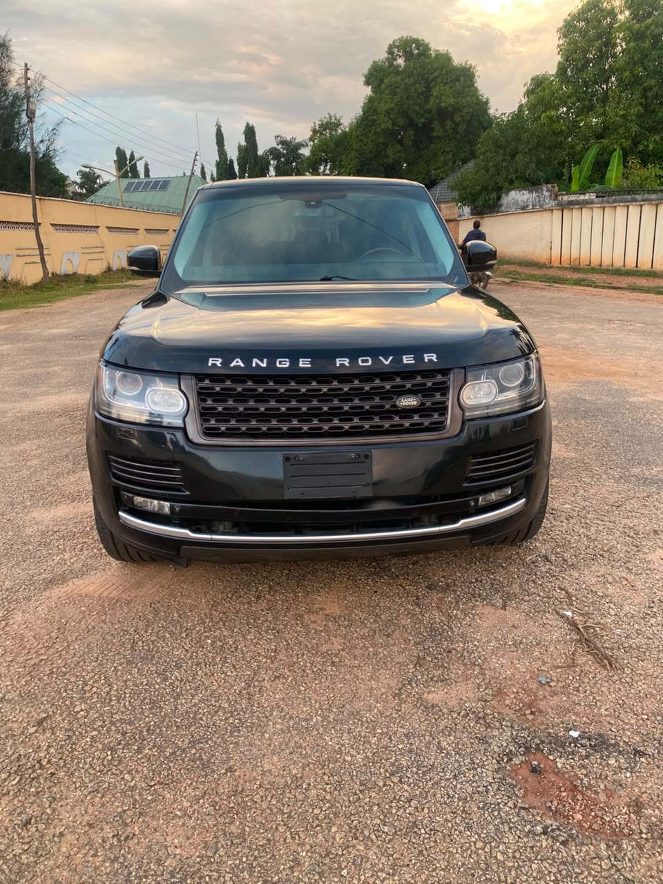 
								2015 RANGE ROVER AUTOBIOGRAPHY 🔥 Belgium Standard 🇧🇪 • Black Leather • Full Option  💰 ₦30M Asking 📍 Kaduna — Abuja delivery for serious buyer 🚨 full									