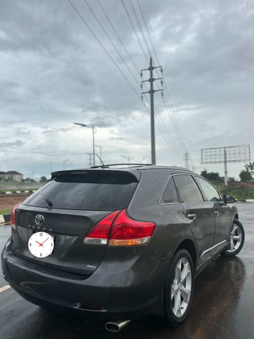 
								Giveaway Deal‼️‼️‼️ Carefully Used V6 2011/12 Toyota Venza (AWD) car is in pristine condition (Reverse Cam, Keyless, Power Boot, Android Screen & More) with duty going for just 9.5m Net with me Lugbe Abuja📍 ZERO CHAIN DEAL full									